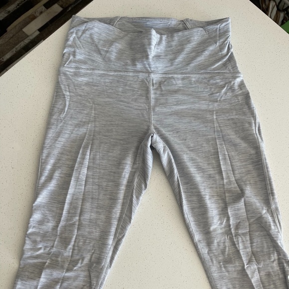 LULULEMON Train Times 7/8 Ice Grey 25" Leggings Size 8 - Picture 3 of 6